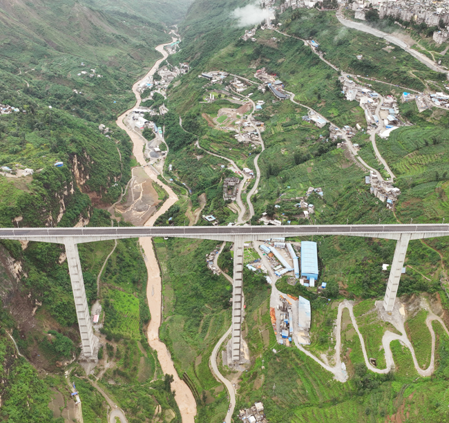 3-金陽(yáng)河三峽連心橋全長(zhǎng)757.7米，...