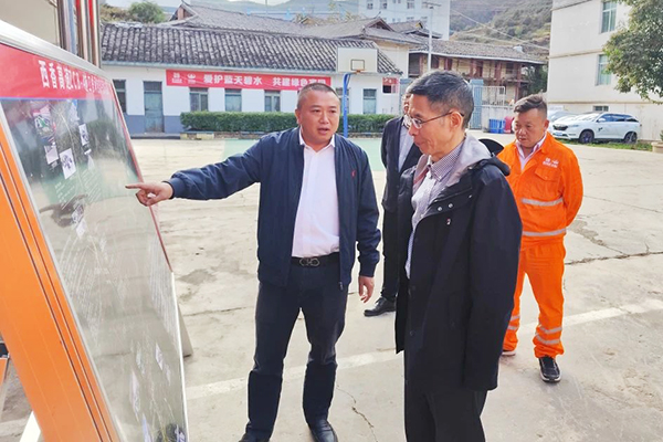 四川路橋黨委委員、監(jiān)事會主席黃衛(wèi)赴西香高速ZCB4總包部調研檢查工作